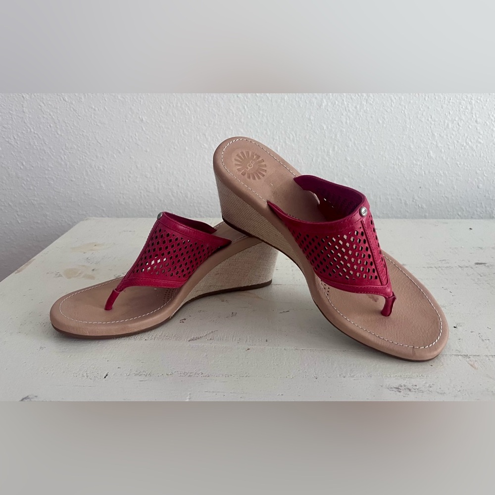 Womens Size 7.5 Ugg Solena Red Leather-upper, Wedge Sandals 1002632 worn once